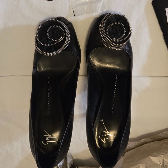 Giuseppe Zanotti Black Leather Crystal Rosette Pumps – Size 37.5 - Picture 2 of 9